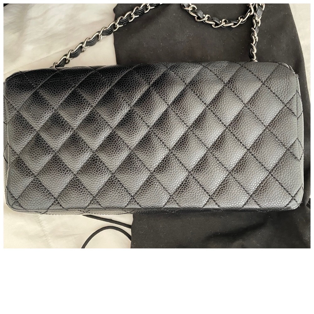 CHANEL Authentic East West single flap quilted, silver tone chain. Caviar. - Picture 9 of 9